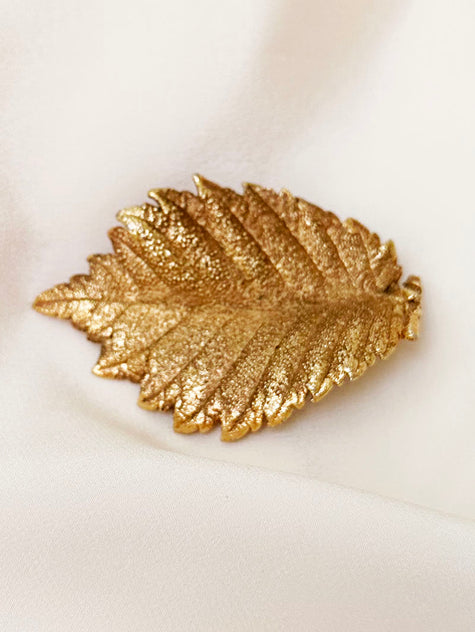 Groot gouden blad broche