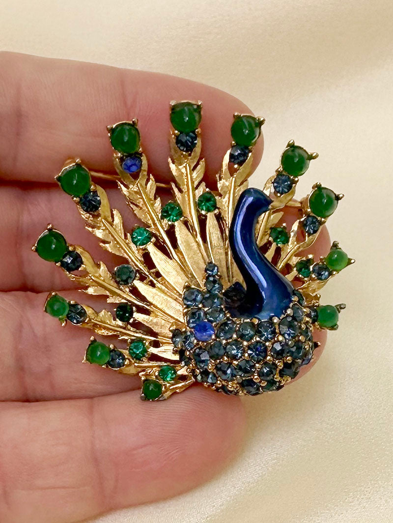 Designer pauw broche