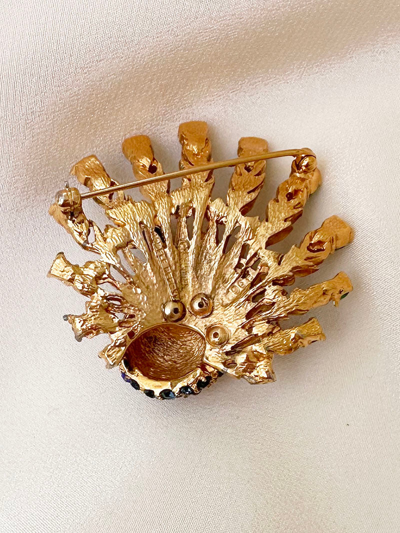Designer pauw broche
