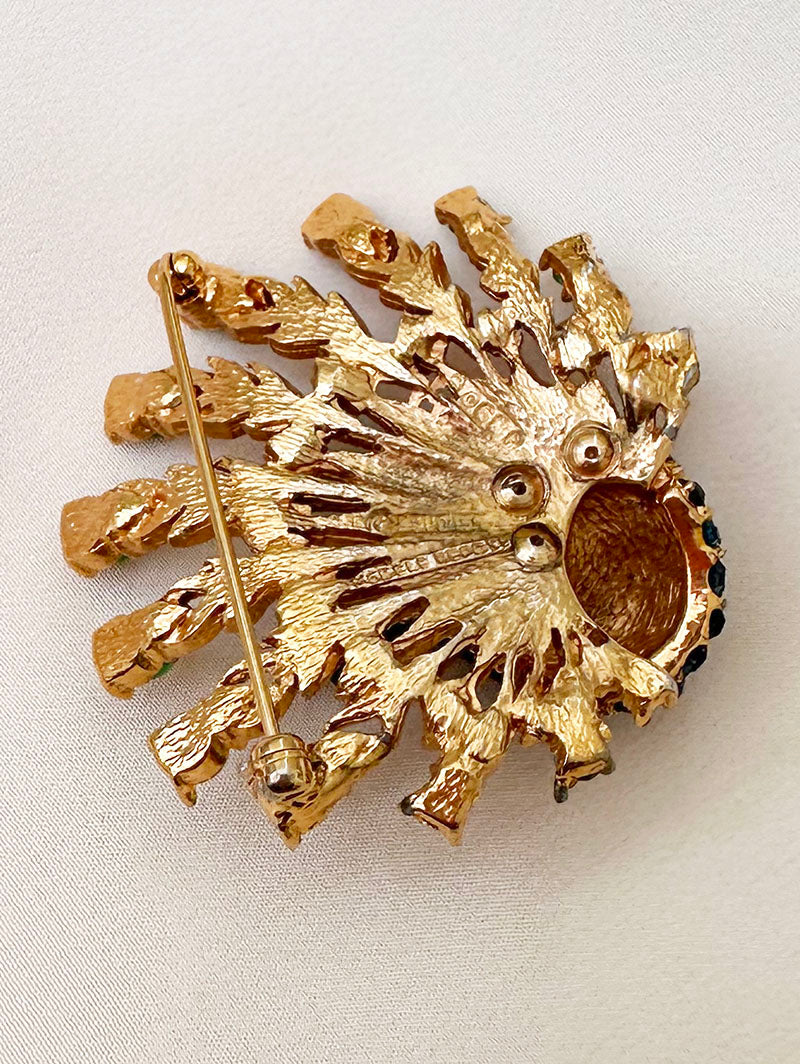 Designer pauw broche