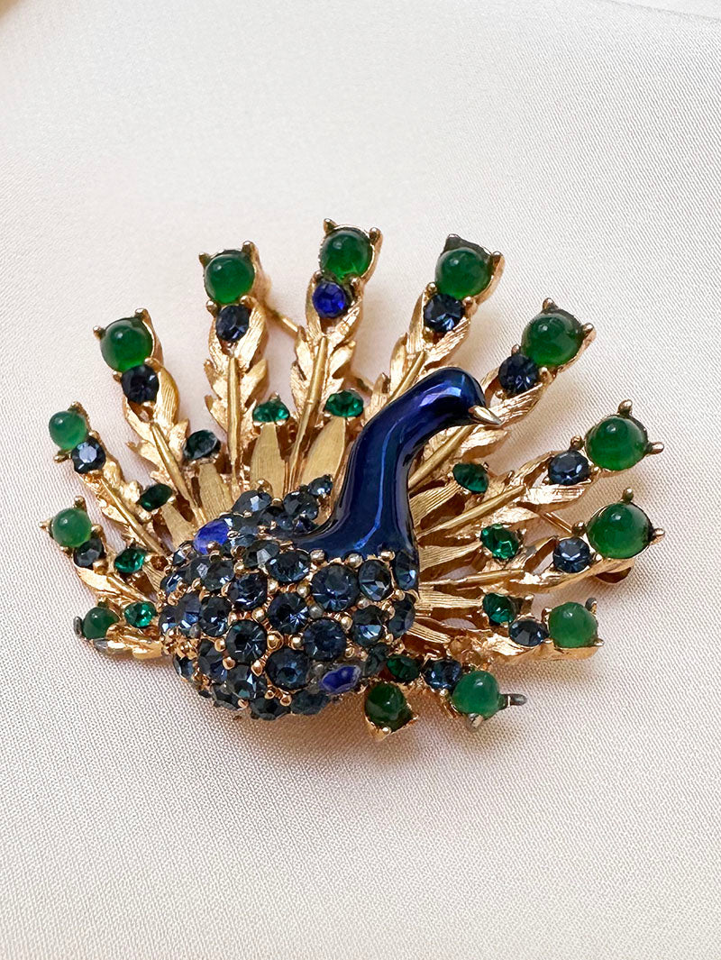 Designer pauw broche