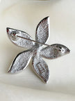 Designer bloem broche met parel