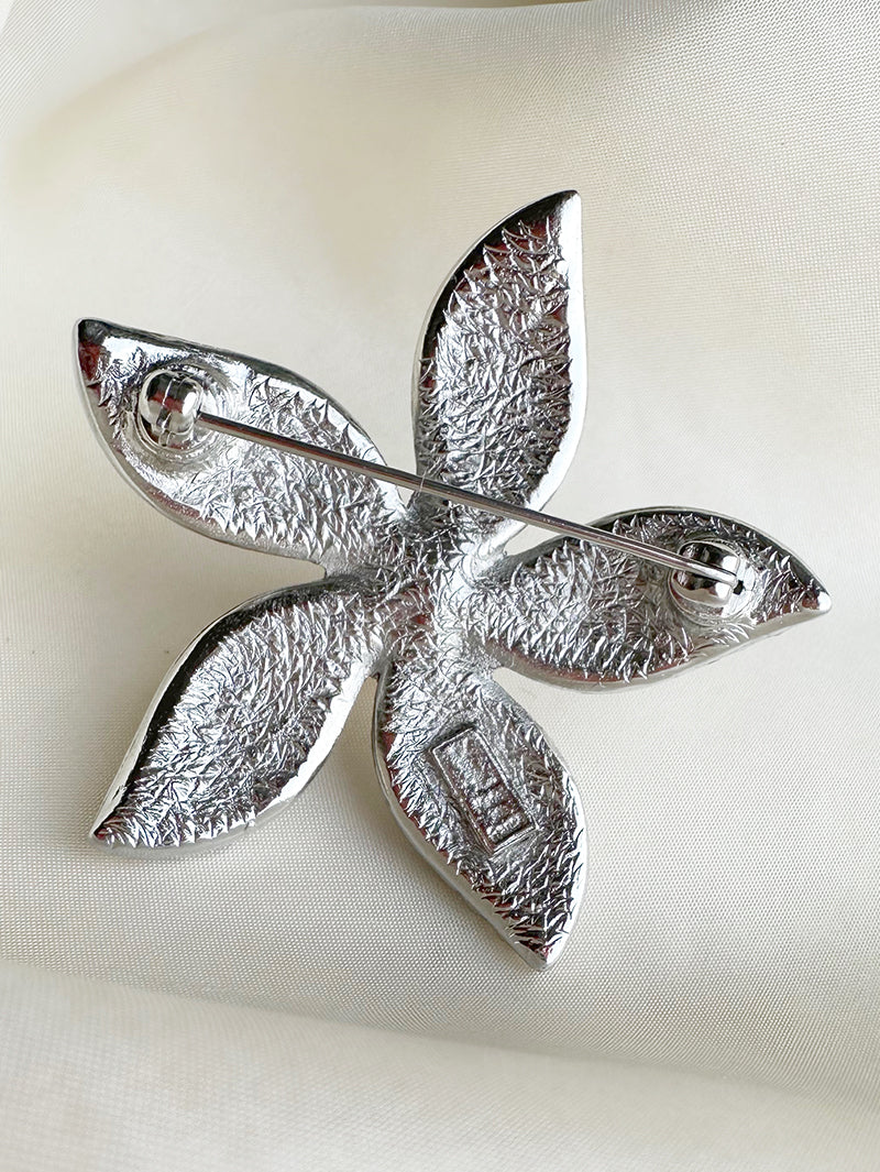 Designer bloem broche met parel