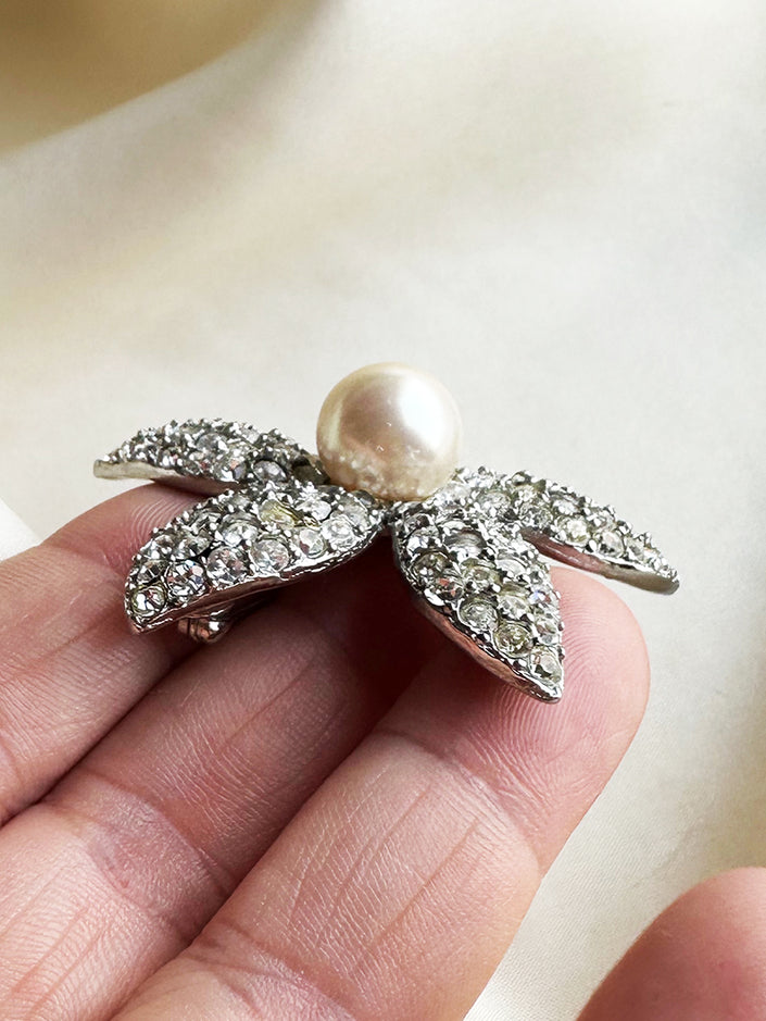 Designer bloem broche met parel