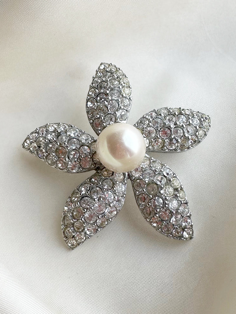 Designer bloem broche met parel