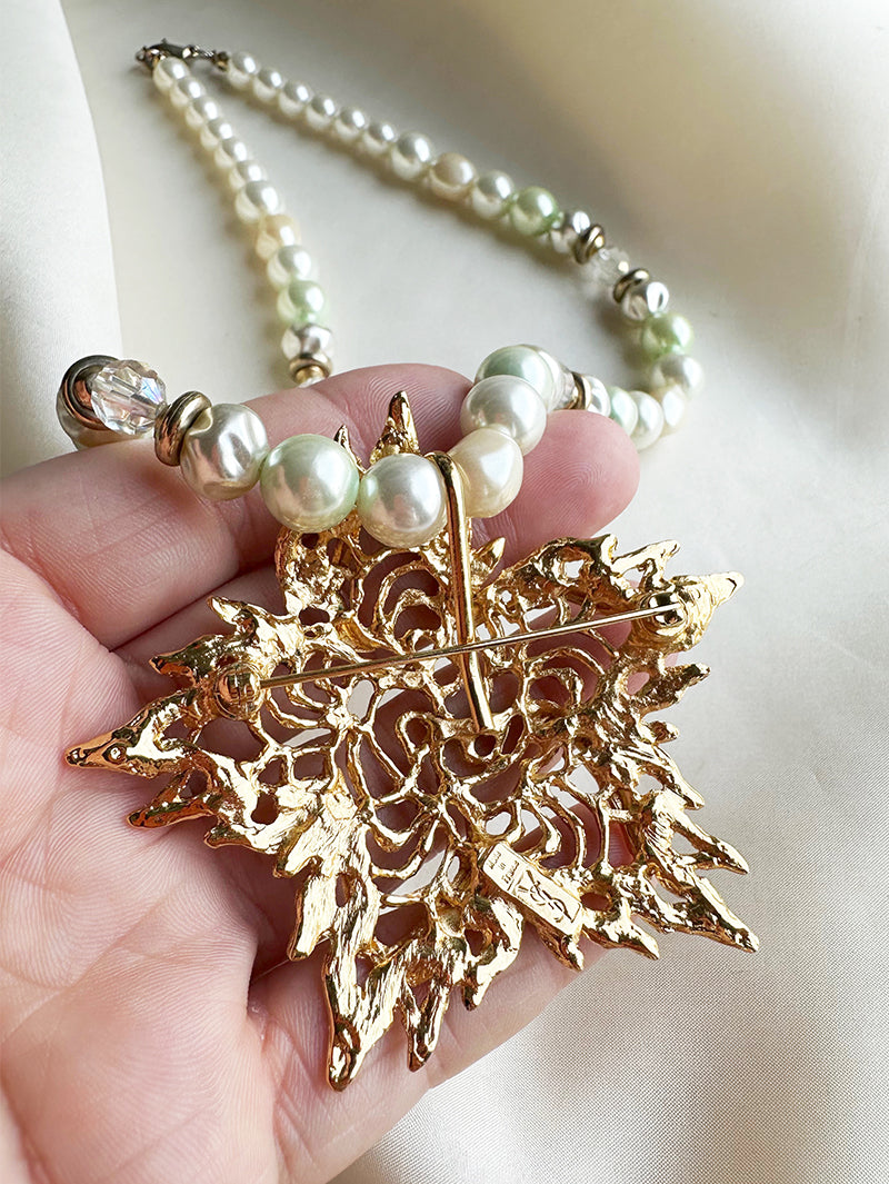 Grote vergulde designer broche