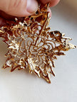 Grote vergulde designer broche