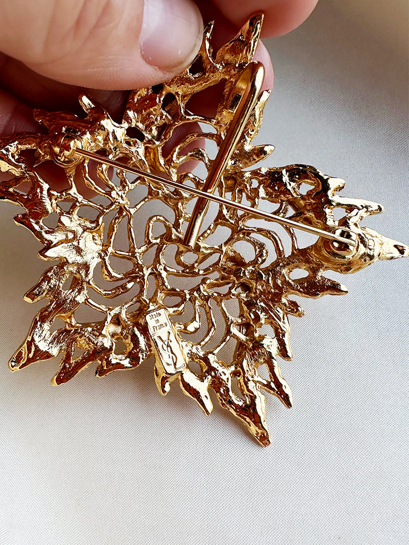 Grote vergulde designer broche