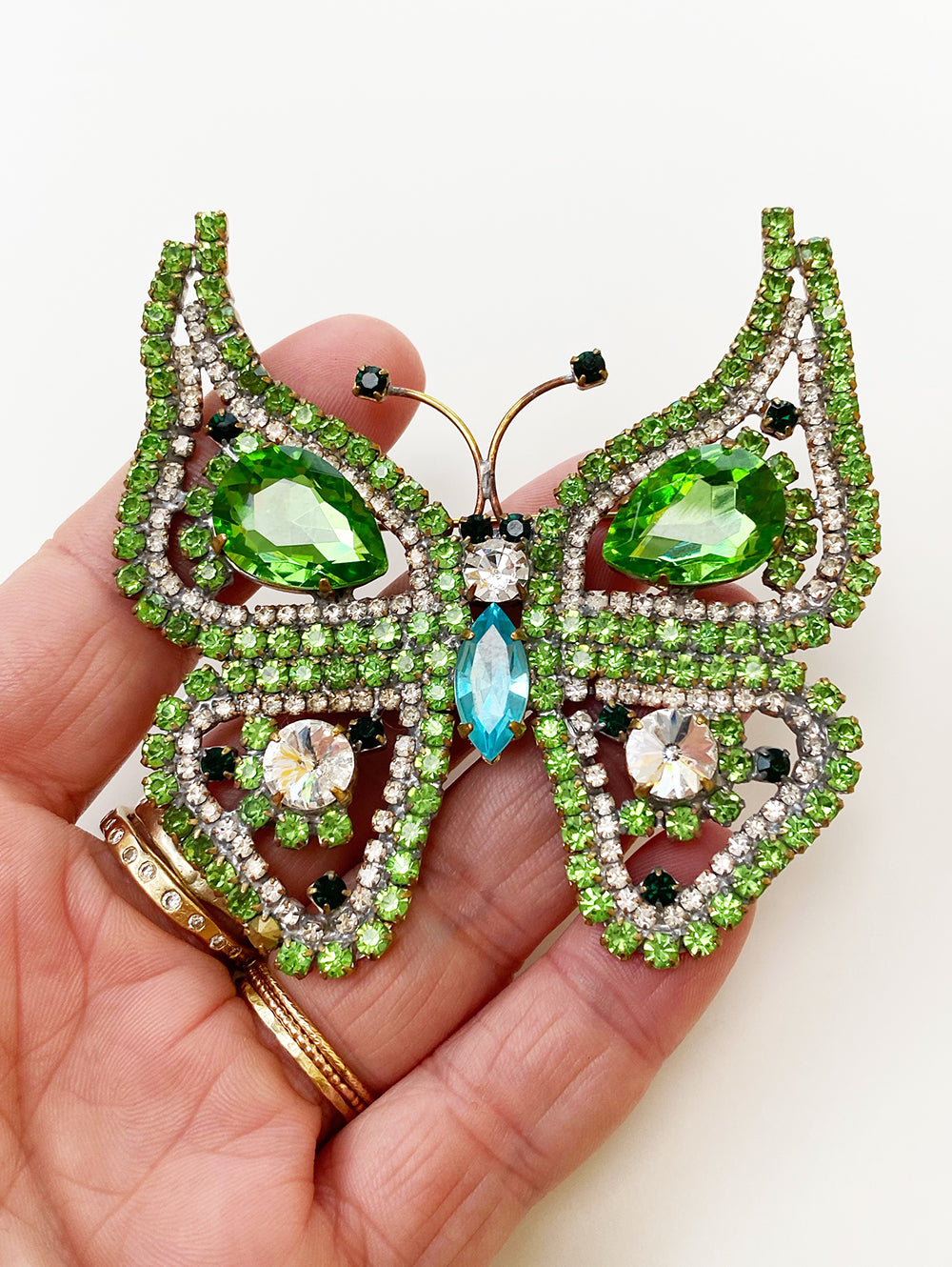 Groene kristalglazen vlinder broche