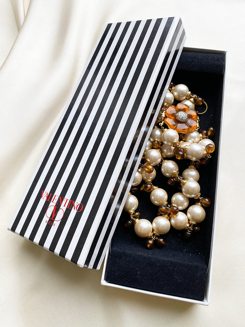 Parelketting met bloemdetail