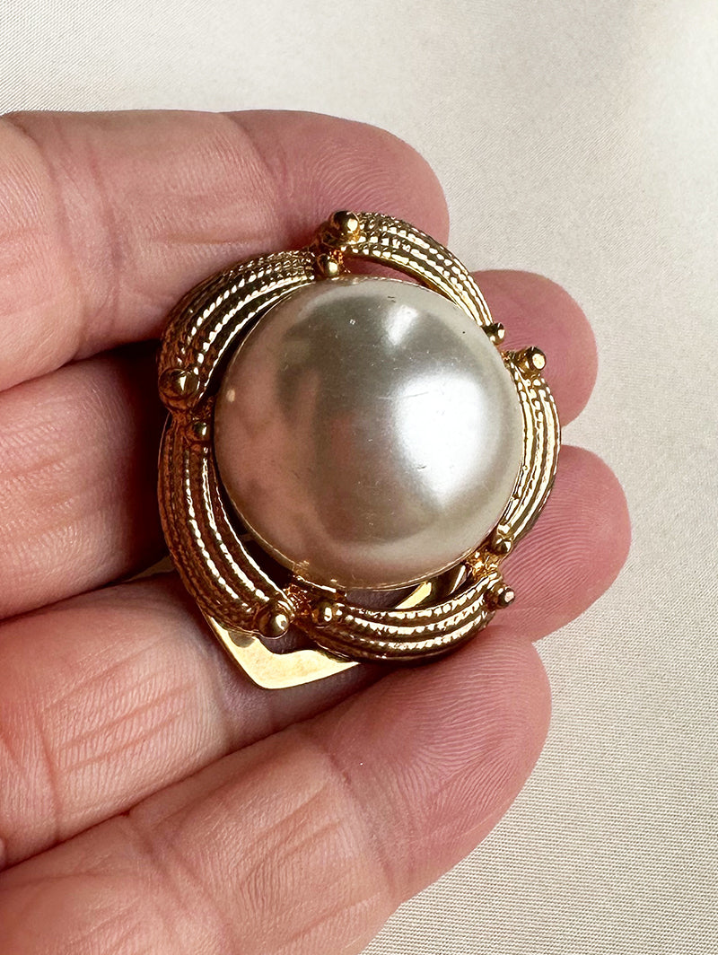 Sjaalclip met grote faux parel