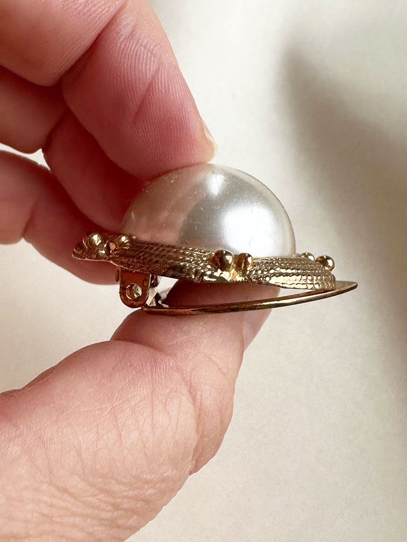 Sjaalclip met grote faux parel