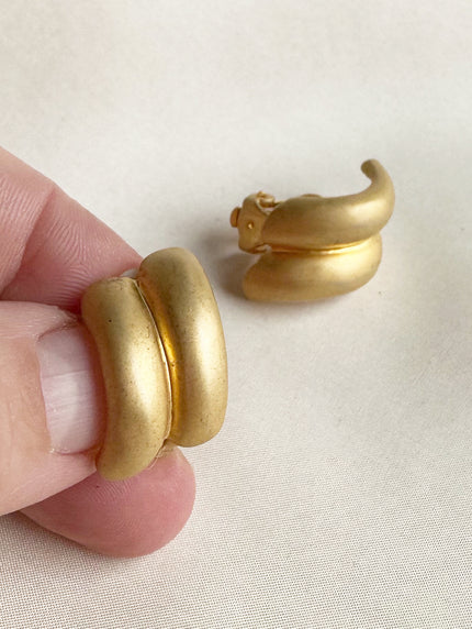 Matgouden clip oorbellen