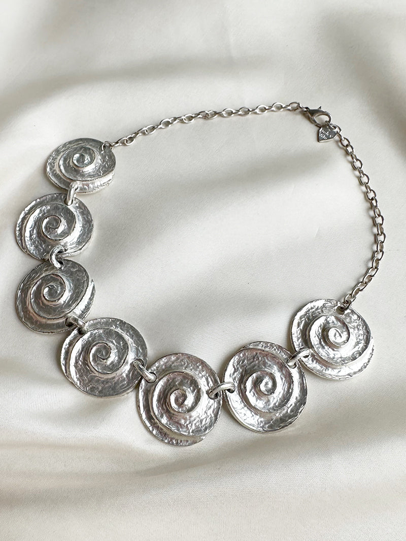 Verzilverd designer collier