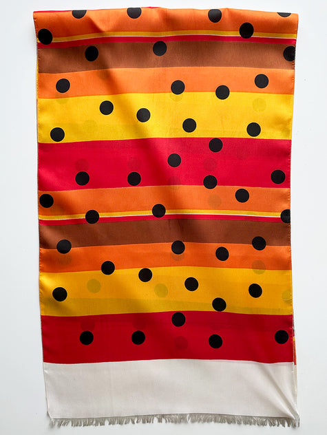 Lange sjaal met strepen en stippen