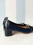 Donkerblauwe pumps met strikjes