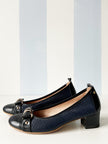 Donkerblauwe pumps met strikjes