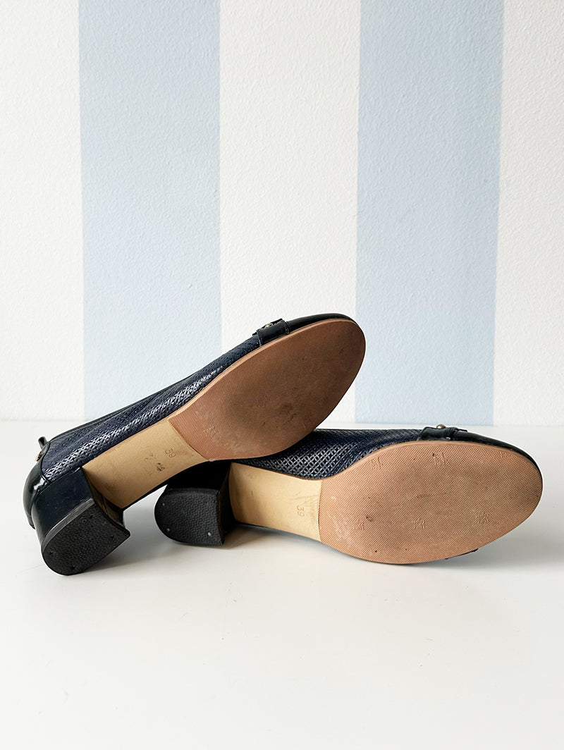 Donkerblauwe pumps met strikjes