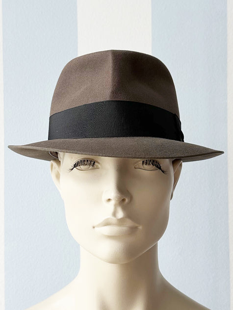 Donkergrijze fedora