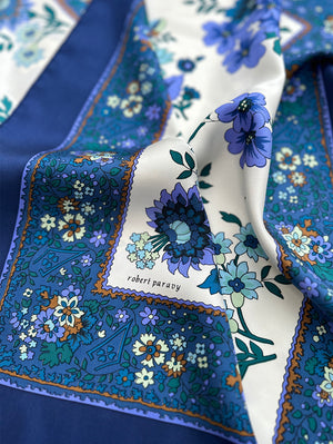 Blauwe floral zijden sjaal