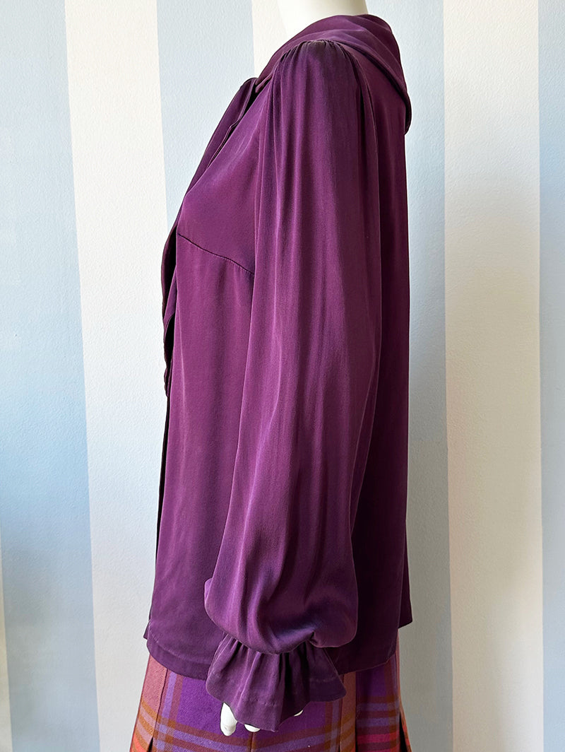 Donkerpaarse zijden strikblouse