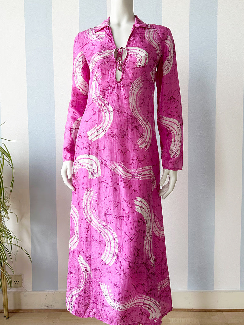 Roze zijden strandjurk