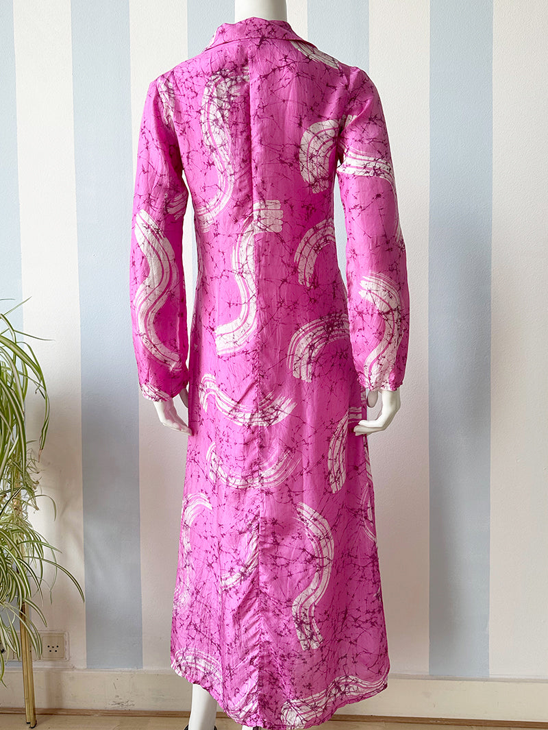 Roze zijden strandjurk