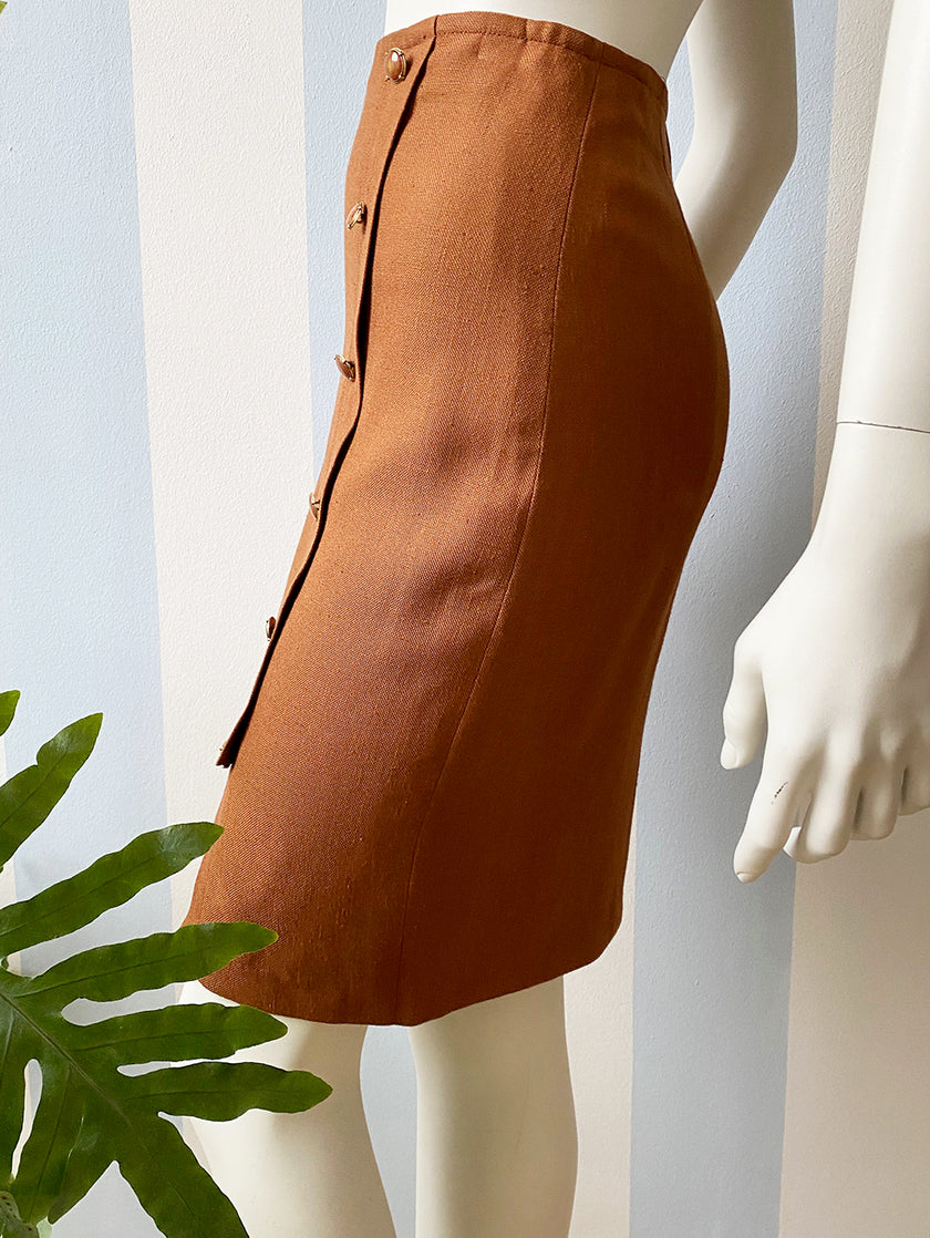 Bruin kokerrokje met bijpassende clip oorbellen