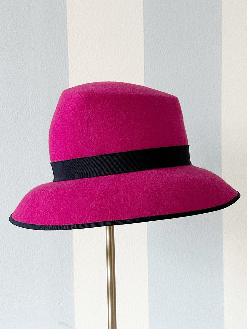 Fuchsia wollen a-symmetrische hoed