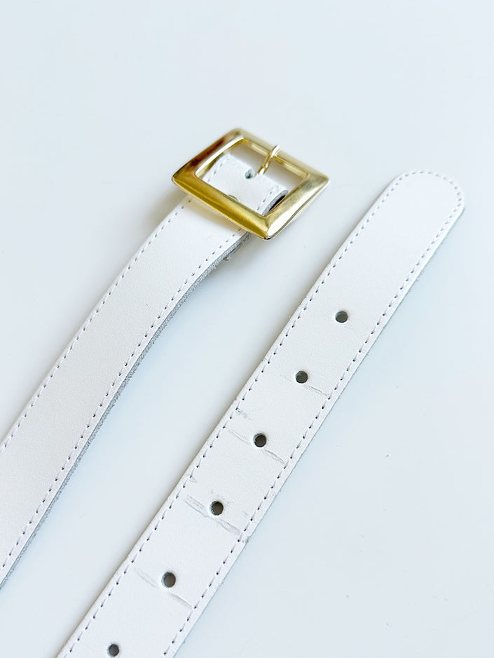 Witte leren ceintuur