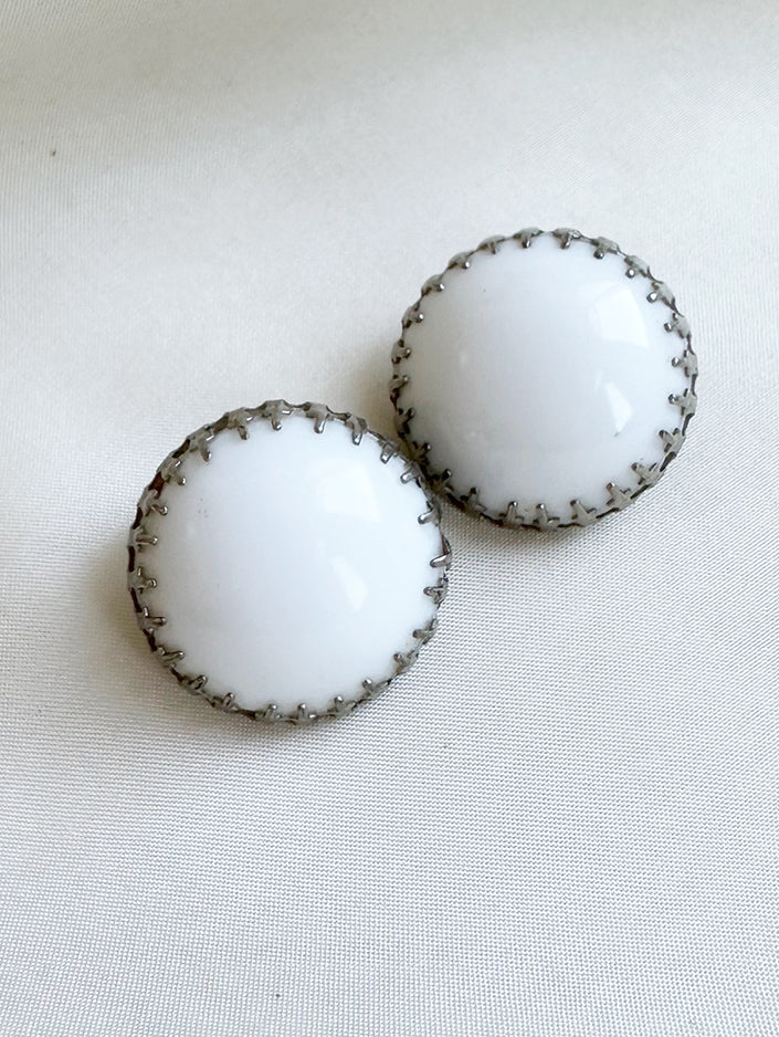 Witte ronde clip oorbellen