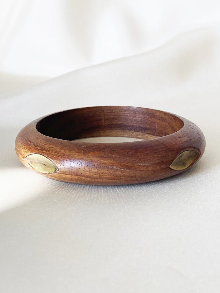 Houten armband met messing details