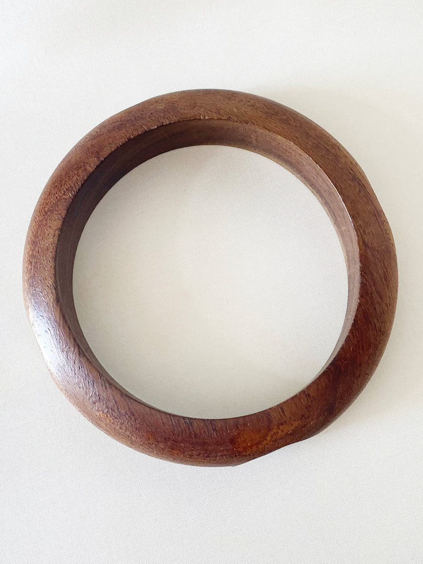 Houten armband met messing details