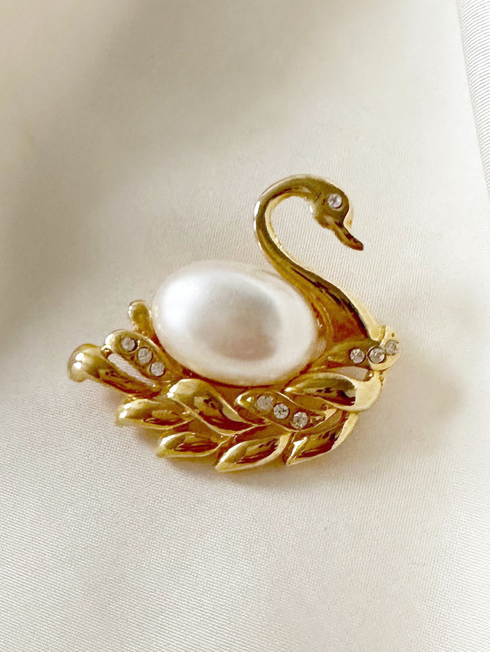 Zwaan broche