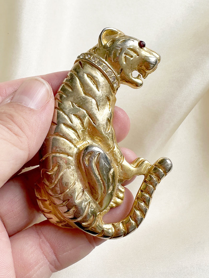 Grote gouden tijger broche