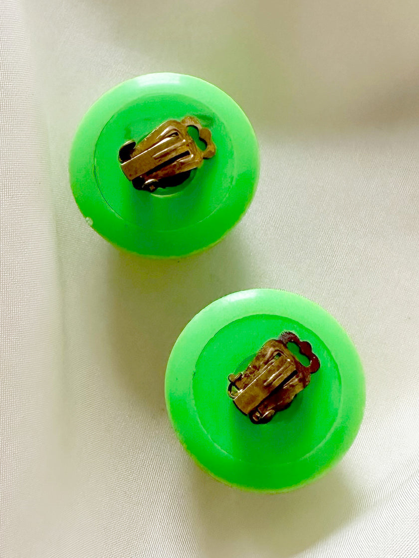 Gifgroene ronde clip oorbellen