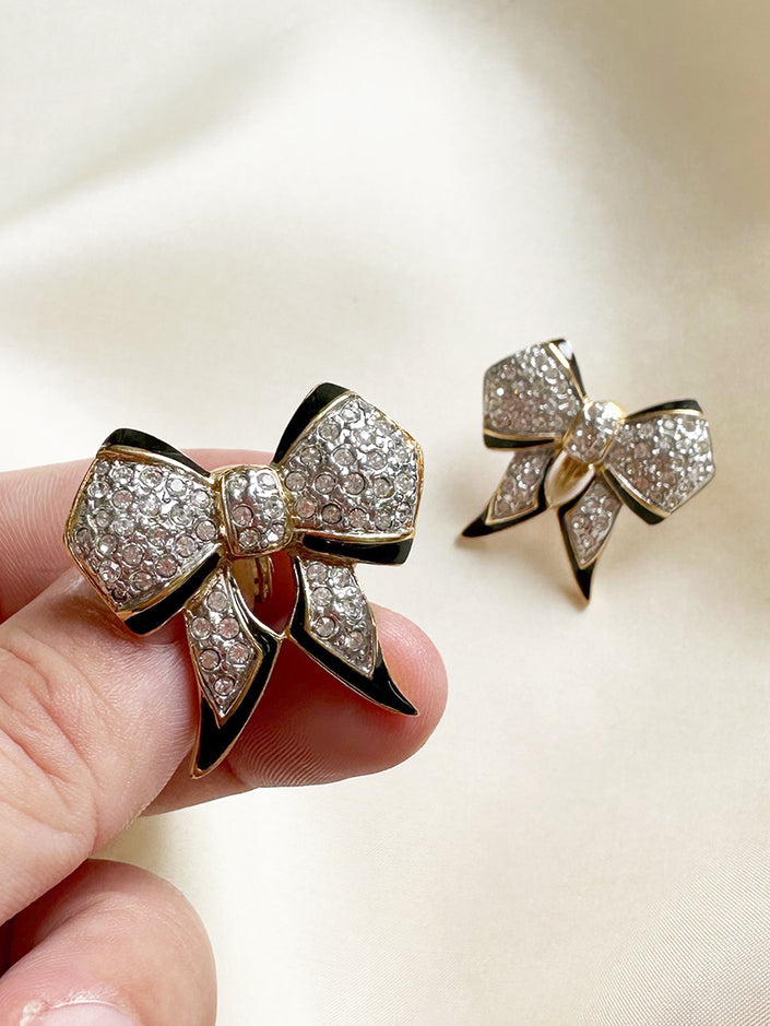 Strass strikjes clip oorbellen