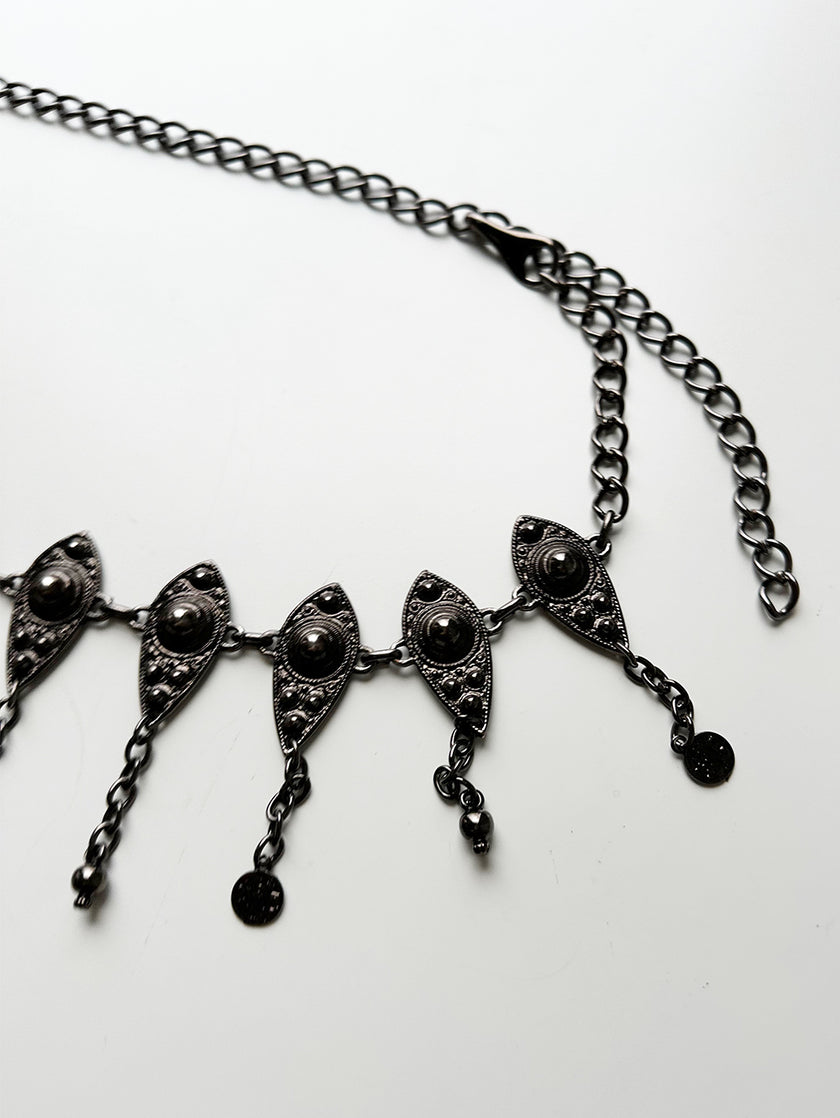 Zwarte metalen ceintuur