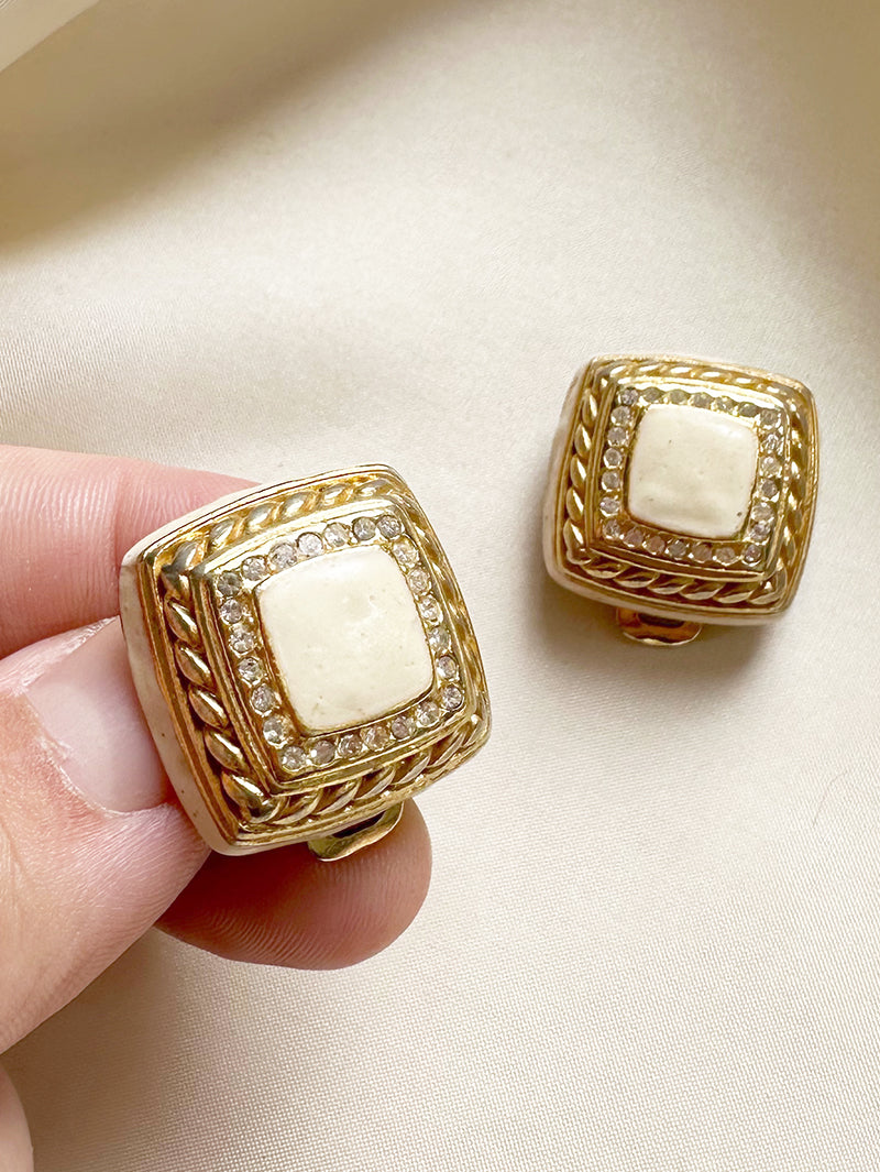 Kleine vierkante clip oorbellen