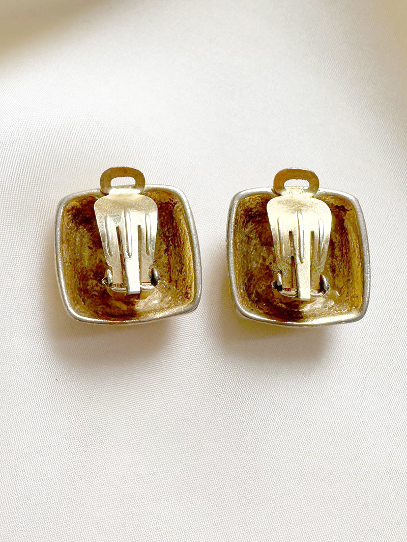 Kleine vierkante clip oorbellen