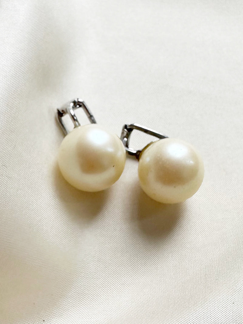 Zilveren parel clip oorbellen