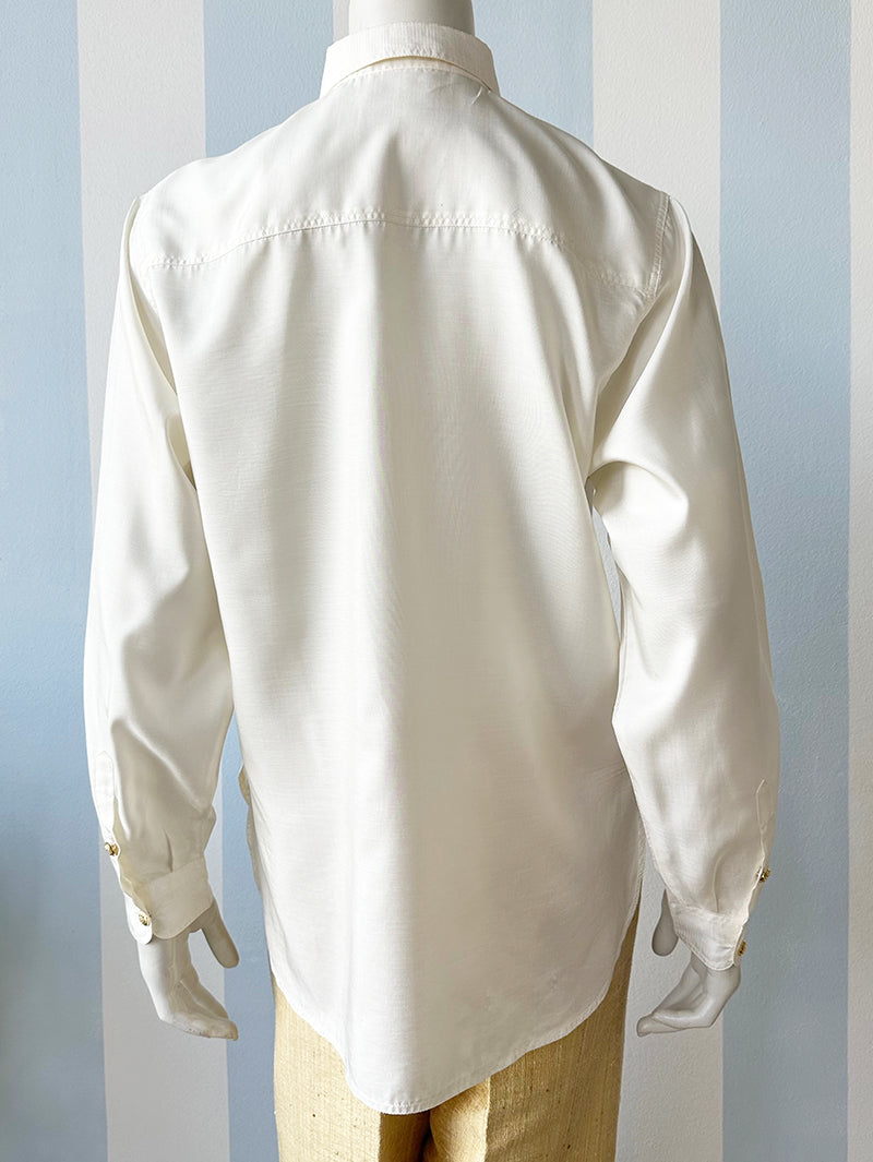 Off-white blouse met gouden knoopjes