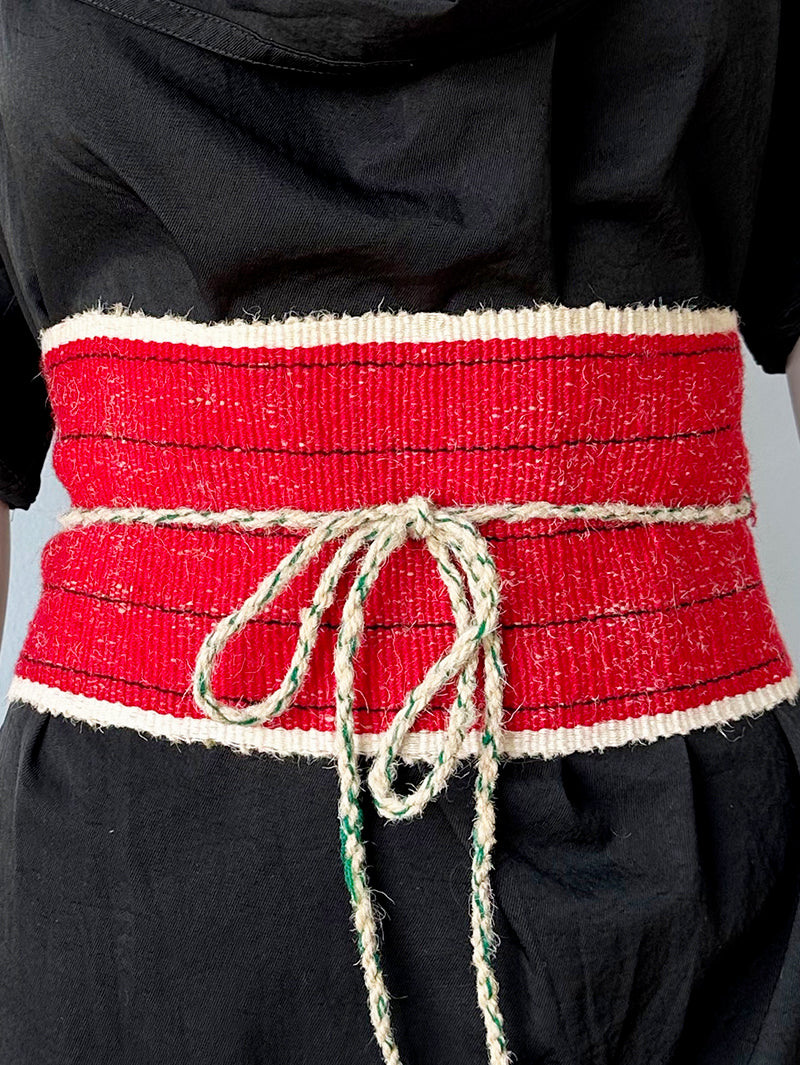 Rode wollen ceintuur