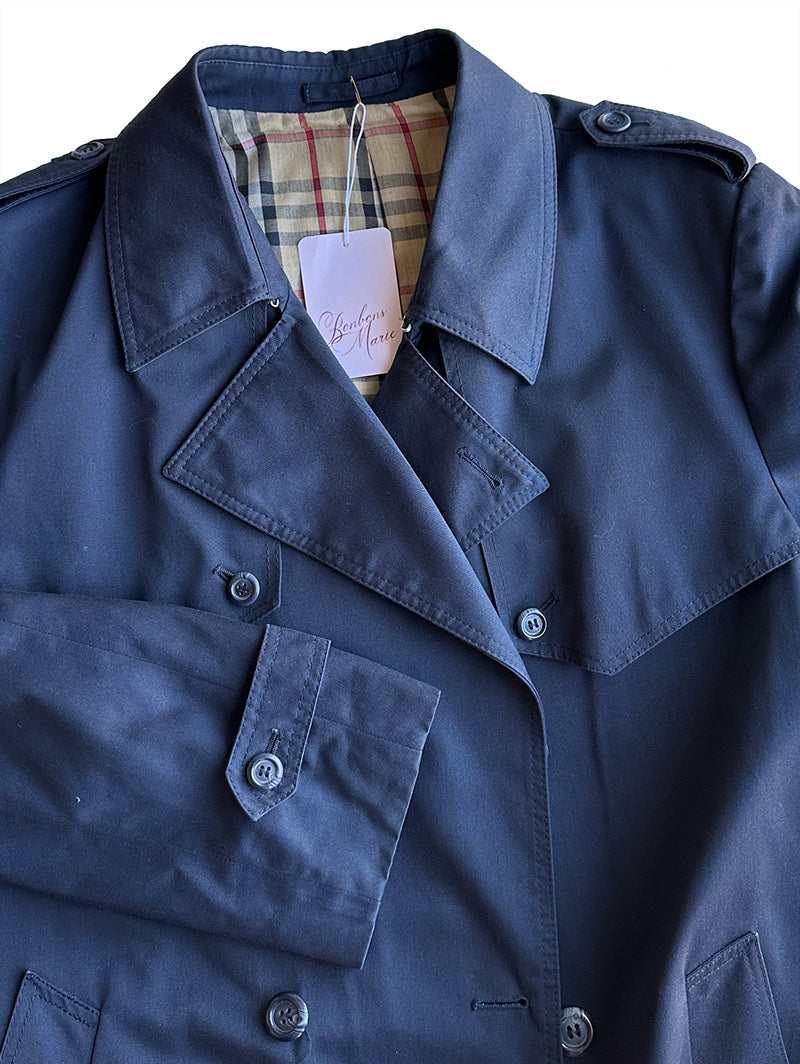 Donkerblauwe trenchcoat