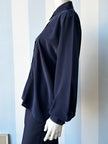 Donkerblauwe blouse met borduursels