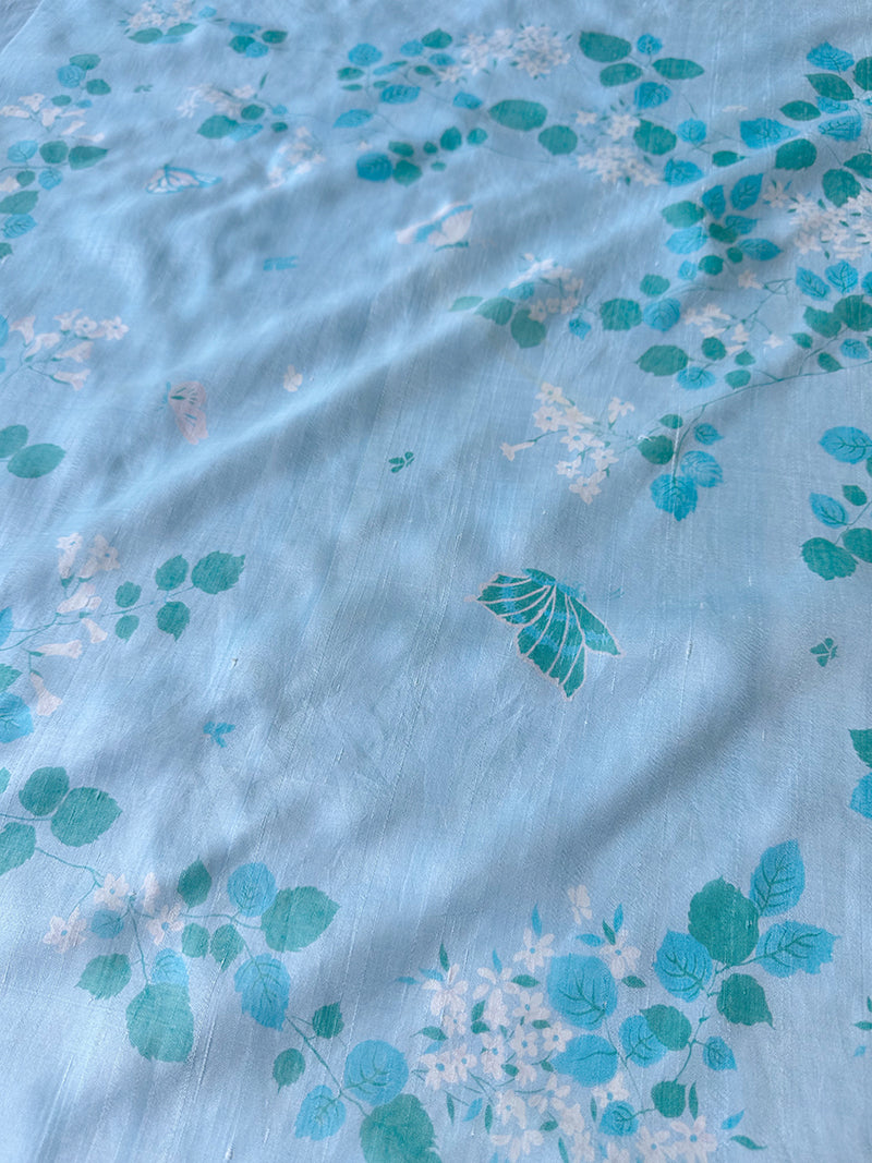 Lichtblauwe floral sjaal