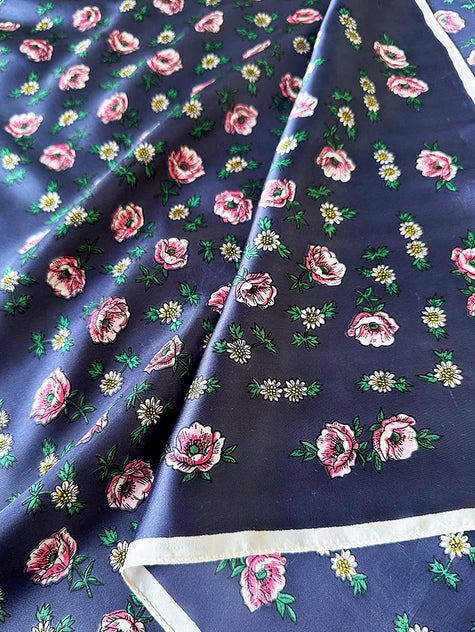 Donkergrijs floral sjaaltje
