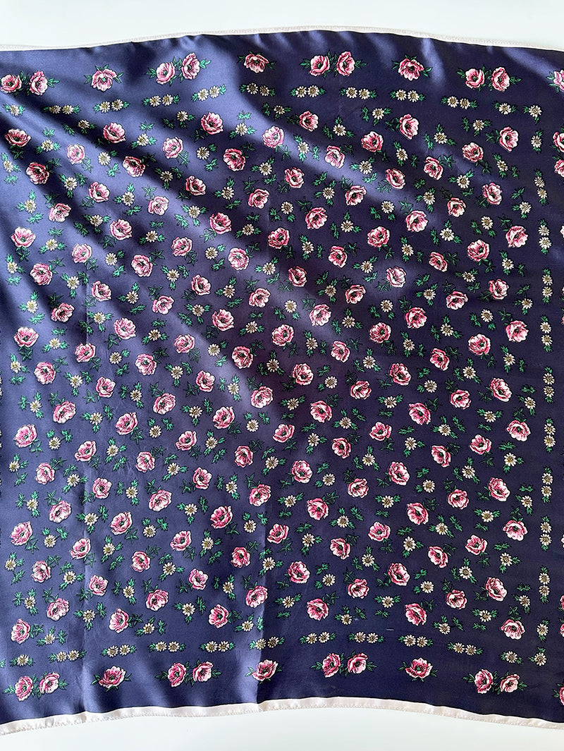 Donkergrijs floral sjaaltje