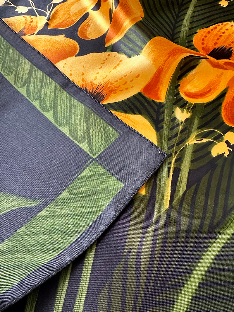 Sjaal met tropische bloemen