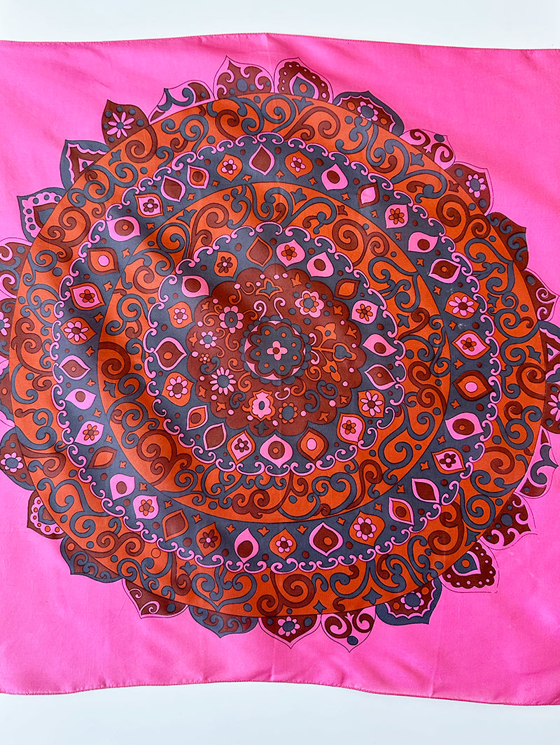 Roze sjaal met mandala